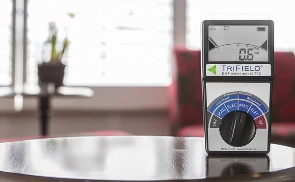 TriField stralingsmeter voor zowel hoogfrequente straling als laagfrequente straling. Straling in huis meten.